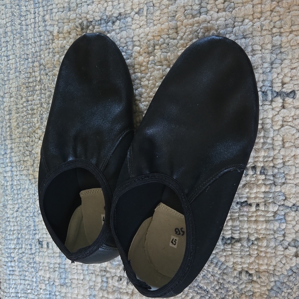 Size 4.5 girls dance shoes